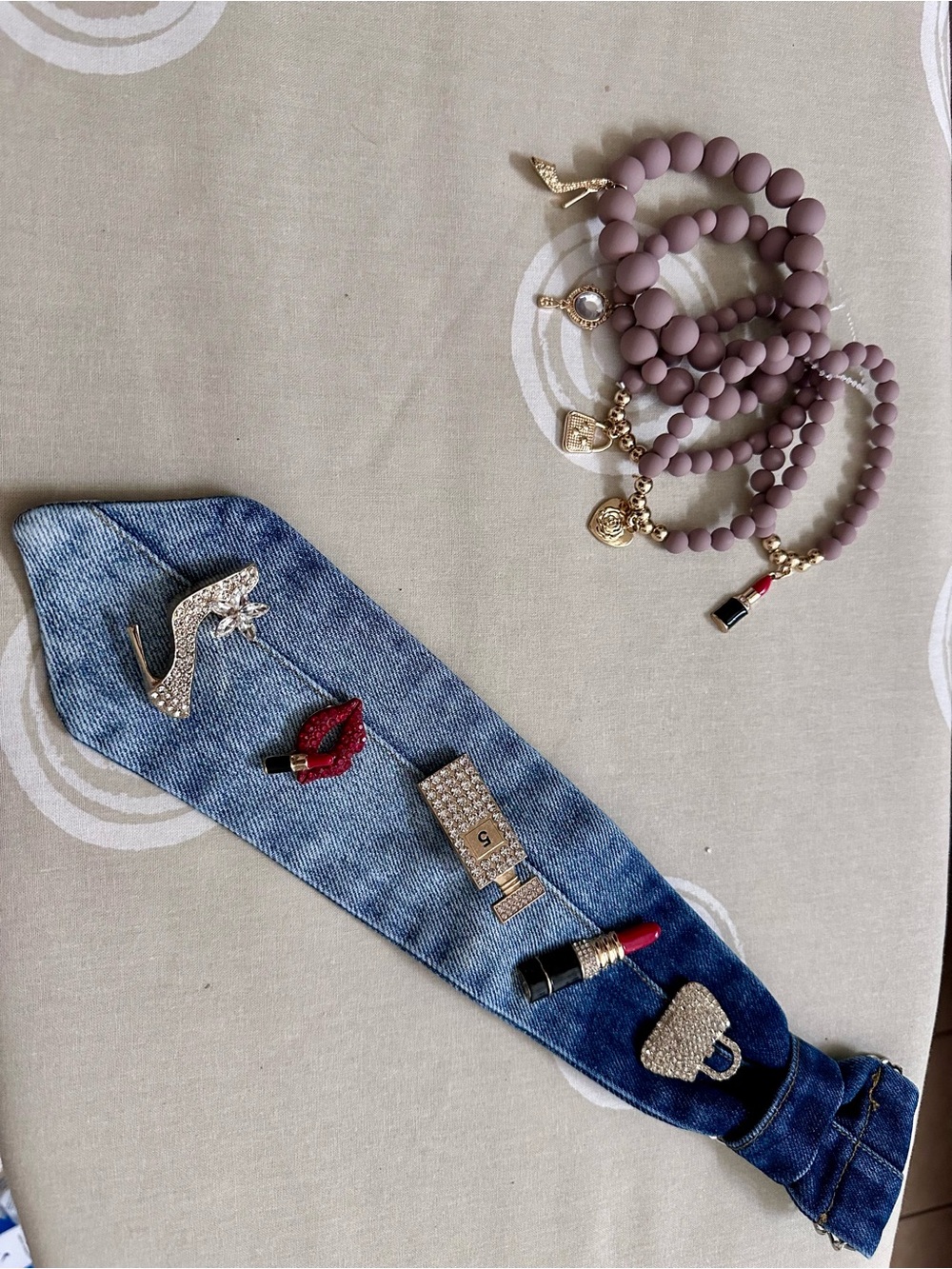 Rhinestone Lipstick & Shoe Pin Brooch Tie Set - Mauve Beaded Charm Bracele